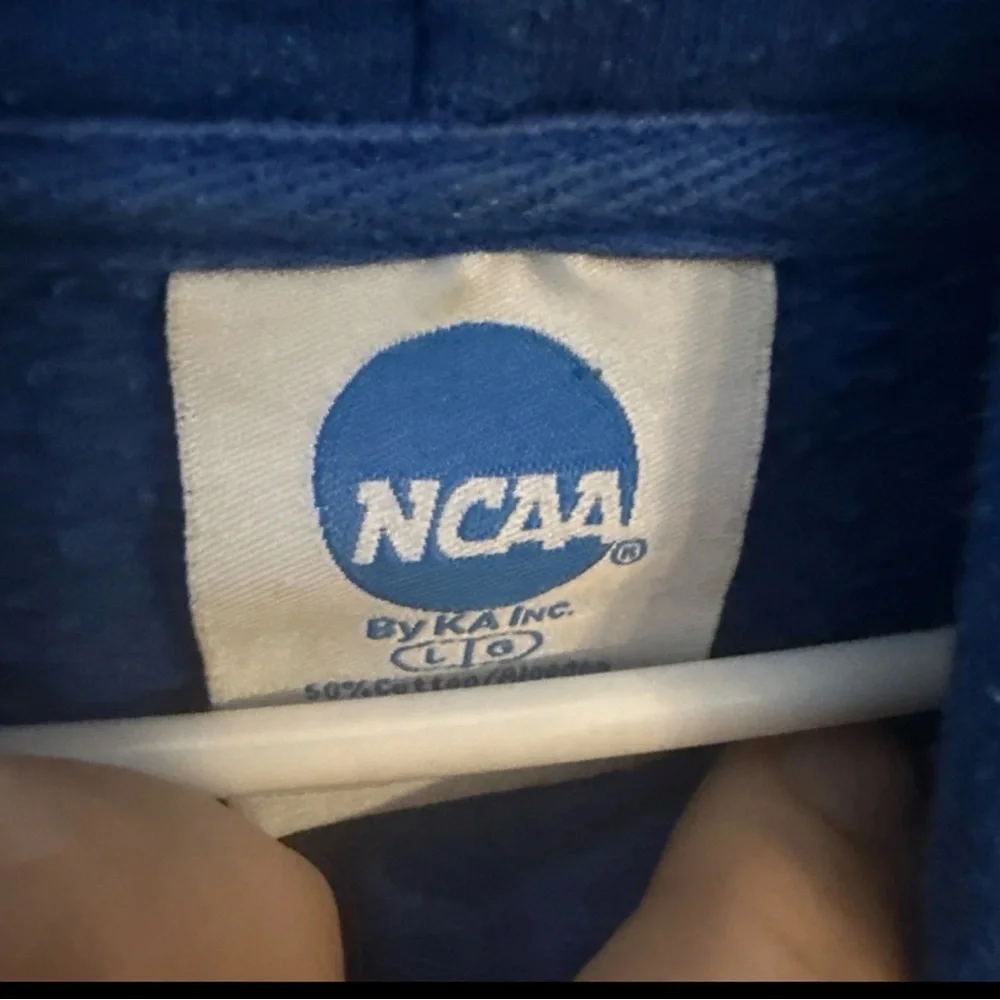 UK zip Up Hoodie Size L NCAA Distressed Logo. Excellent Condition